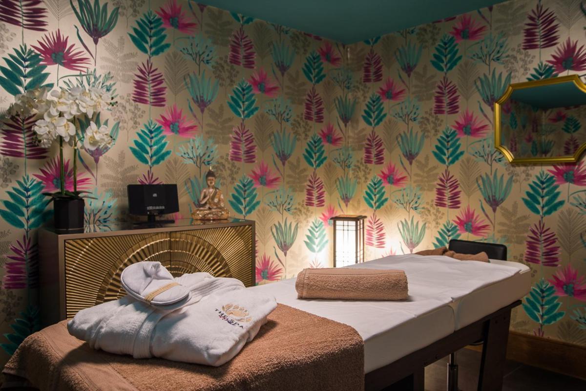 Holyrood Hotel - Leisure Centre & The Spa At Orchids 班多伦 外观 照片