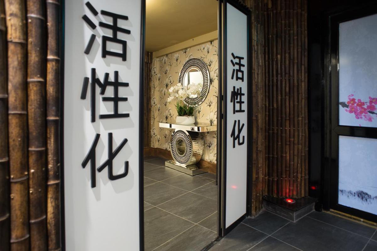 Holyrood Hotel - Leisure Centre & The Spa At Orchids 班多伦 外观 照片