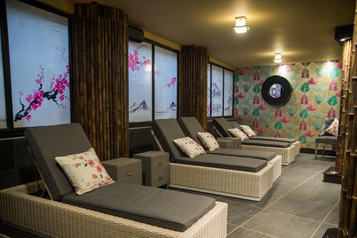 Holyrood Hotel - Leisure Centre & The Spa At Orchids 班多伦 外观 照片