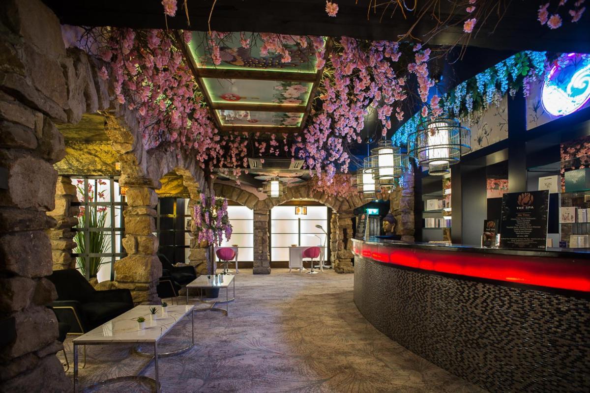 Holyrood Hotel - Leisure Centre & The Spa At Orchids 班多伦 外观 照片