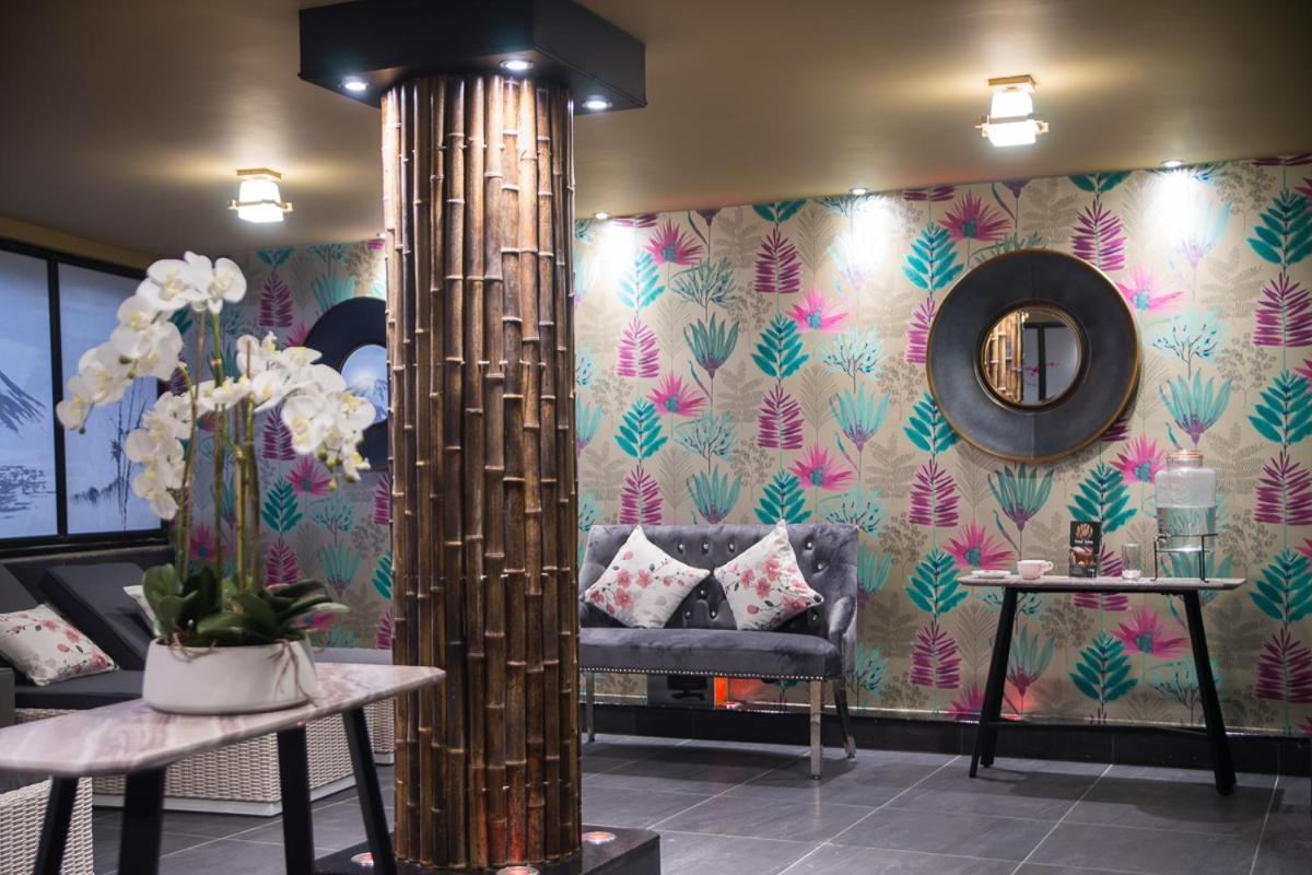 Holyrood Hotel - Leisure Centre & The Spa At Orchids 班多伦 外观 照片