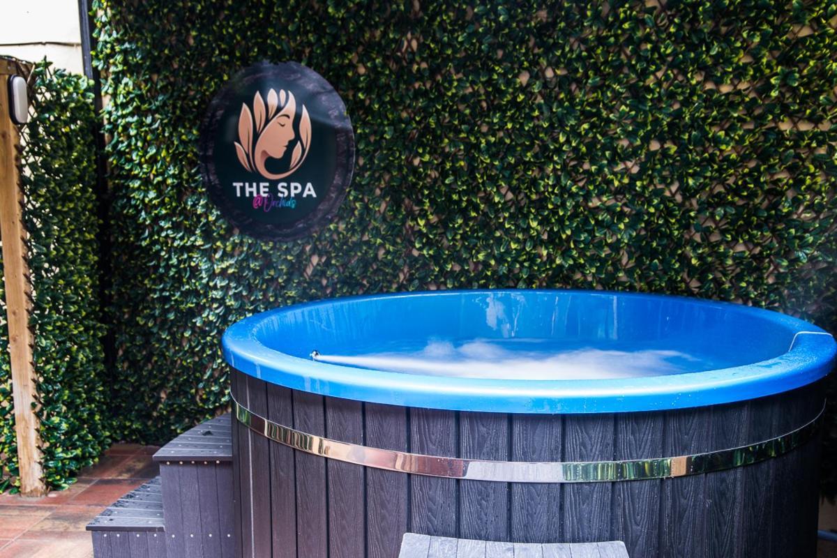 Holyrood Hotel - Leisure Centre & The Spa At Orchids 班多伦 外观 照片
