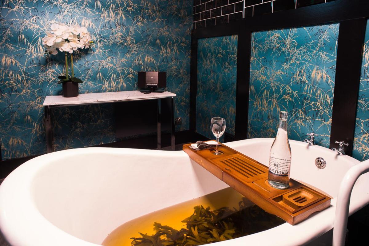 Holyrood Hotel - Leisure Centre & The Spa At Orchids 班多伦 外观 照片