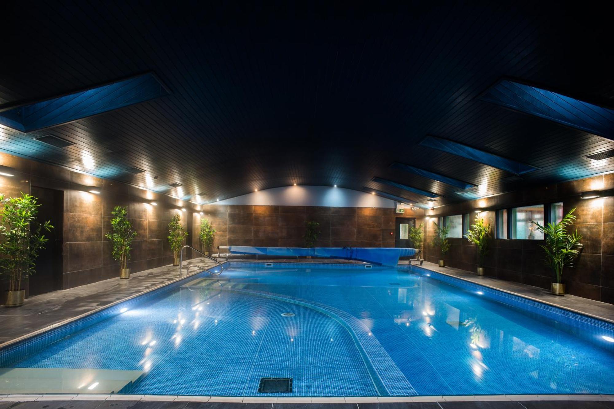 Holyrood Hotel - Leisure Centre & The Spa At Orchids 班多伦 外观 照片