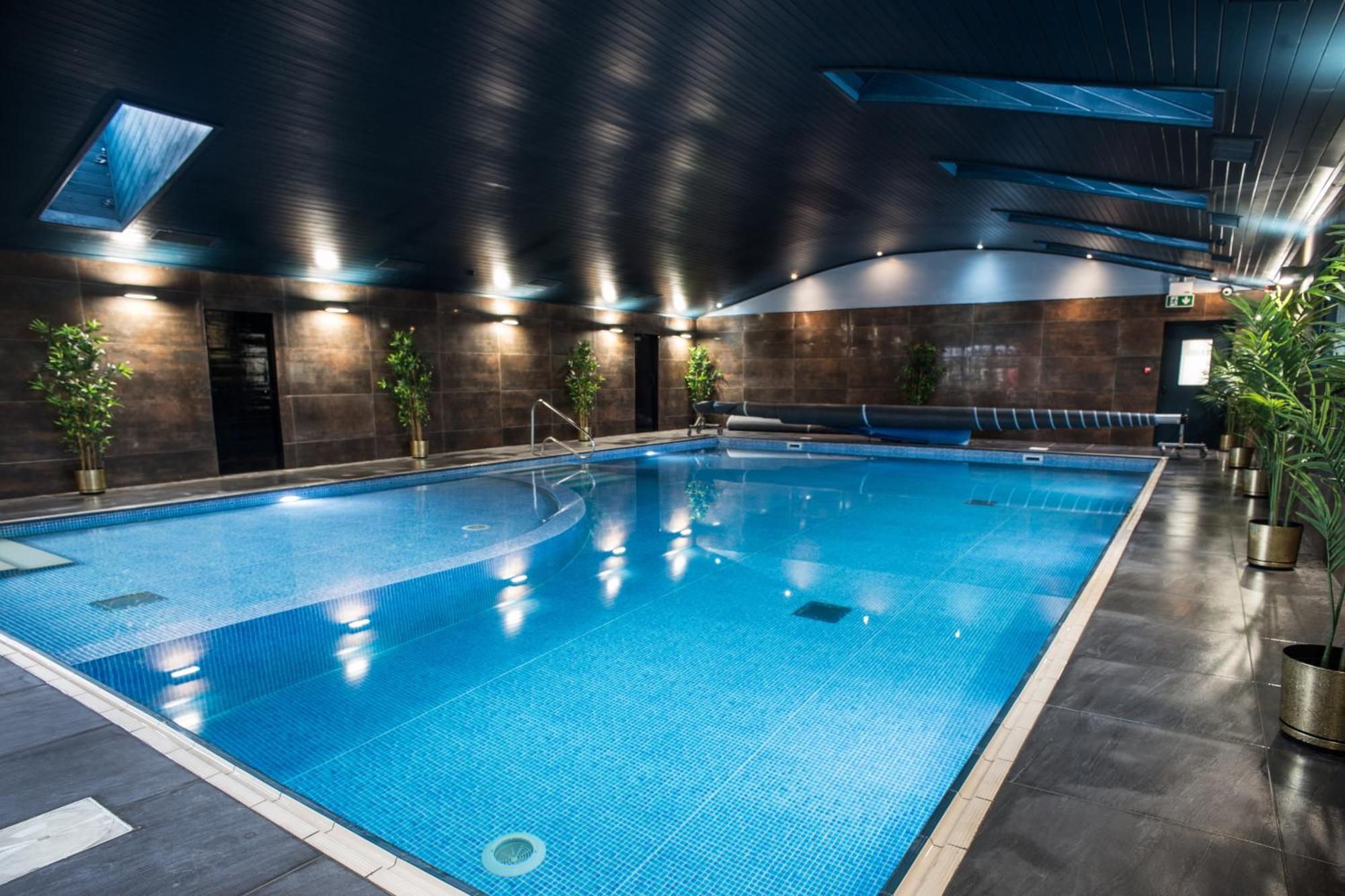 Holyrood Hotel - Leisure Centre & The Spa At Orchids 班多伦 外观 照片