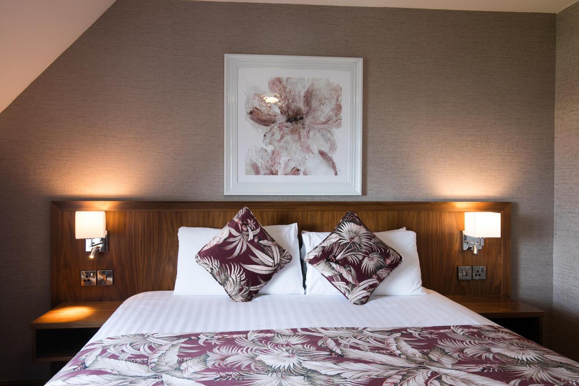 Holyrood Hotel - Leisure Centre & The Spa At Orchids 班多伦 外观 照片