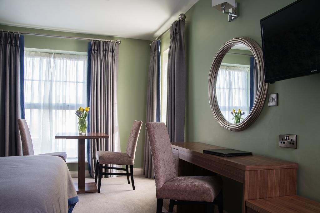 Holyrood Hotel - Leisure Centre & The Spa At Orchids 班多伦 外观 照片